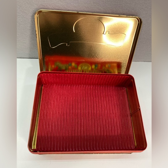 1979 & 1987 Barnum’s & Bailey Circus Animal Cracker Tins - Picture 8 of 16